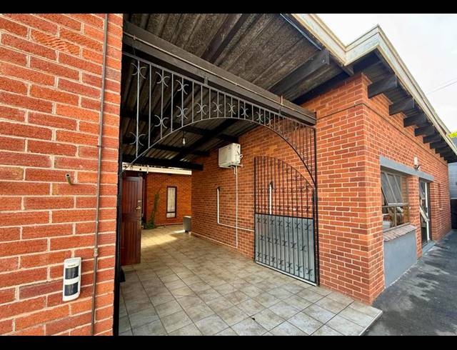 3 BEDROOM HOUSE FOR SALE IN HAYFIELDS